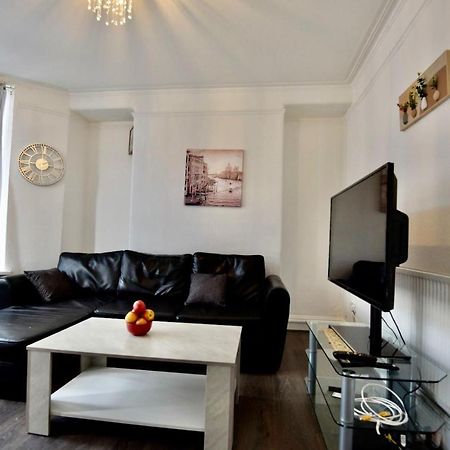 Come On In Villa Pontypridd Esterno foto