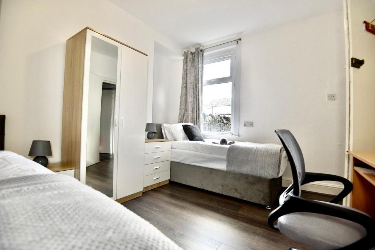 Come On In Villa Pontypridd Esterno foto